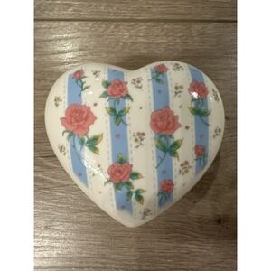 Vintage STUDIO NOVA Heart's Floral Heart Shaped Ceramic Trinket Box MZ854‎